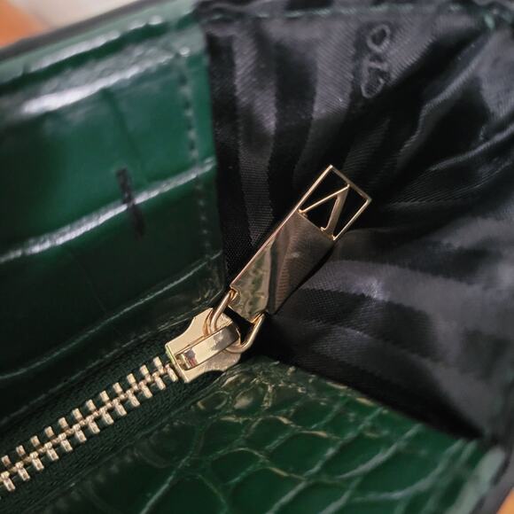 Victoria’s Secret Carryall Tote – Emerald Green Faux Croc, Discontinued 2021 - Picture 4 of 11